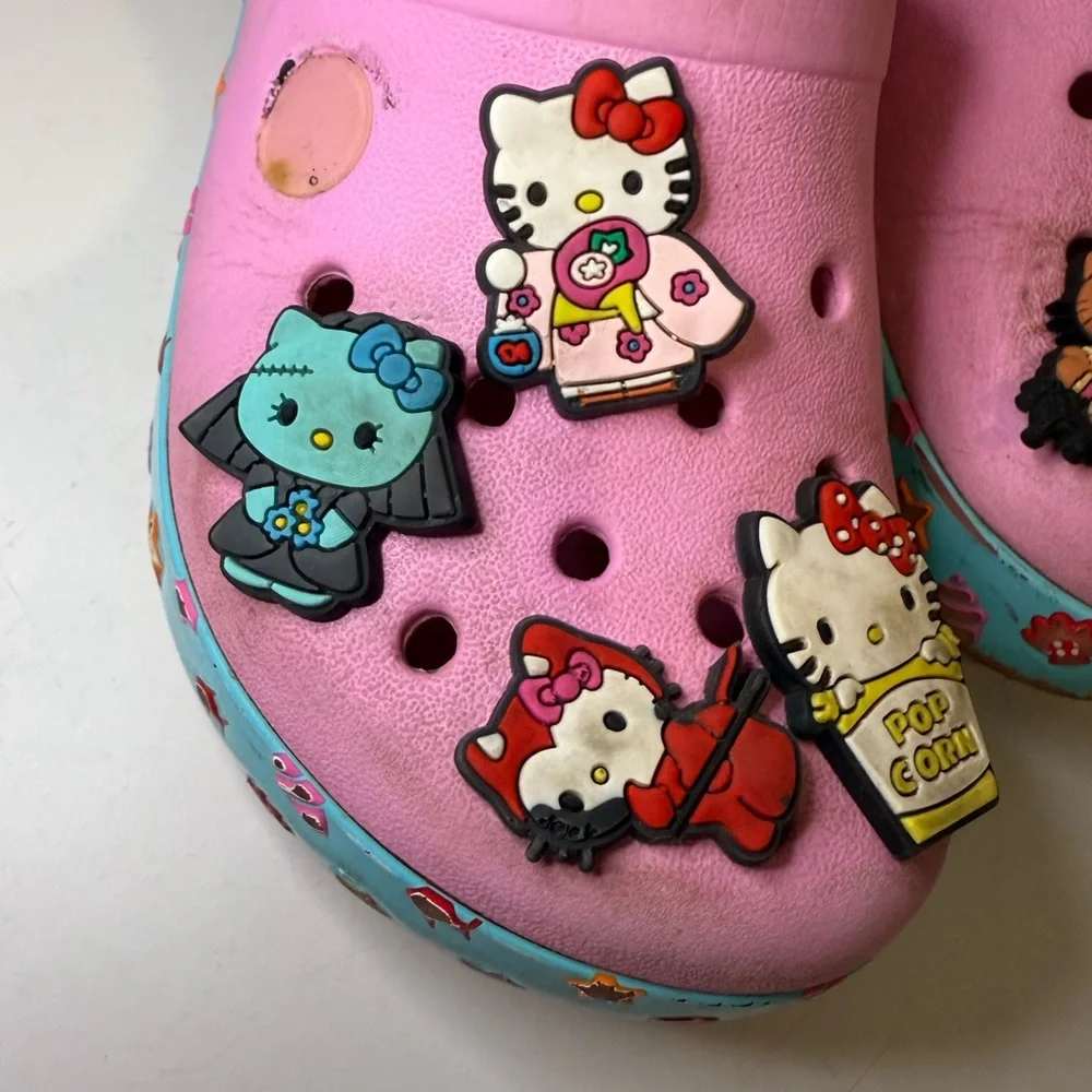 CROCS Hello Kitty Kids Pink and Turquoise Seashells with Sanrio Jibbitz 12-13